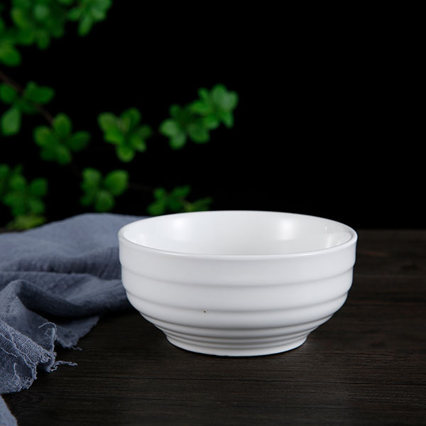 横纹白瓷碗