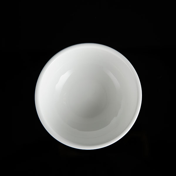 斜纹白瓷圆碗